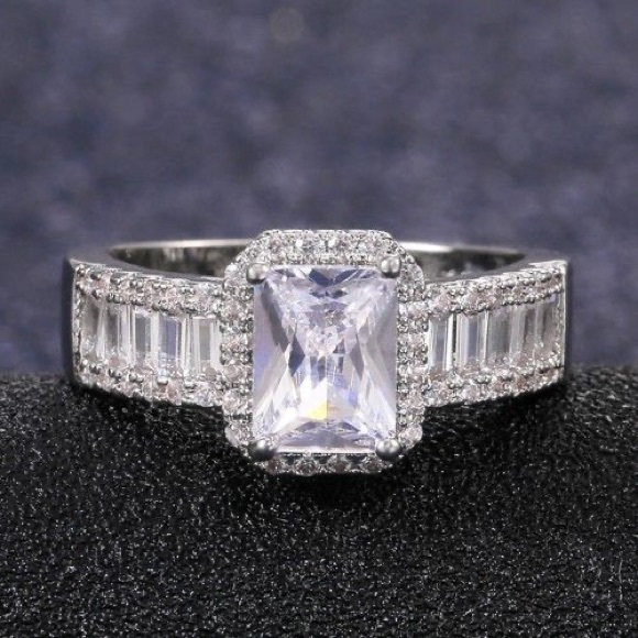 BRAND NEW WHITE SAPPHIRE 925 STERLING SILVER RING SIZE 7 - Picture 2 of 7